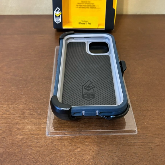 Otter Box Defender Rugged Protection iPhone 11 Pro Screenless Edition Navy Blue - Picture 9 of 12